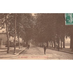 35 RENNES. Promeneurs Boulevard de la Liberté vers 1910