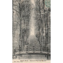27 GISORS. Avenue et Pont des Soupirs petite animation 1907