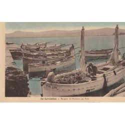 83 LE LAVANDOU. Barques de Pêcheurs au Port