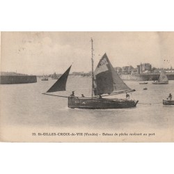 85 SAINT-GILLES-CROIX-DE-VIE. Bateau de pêche rentrant au Port 1925
