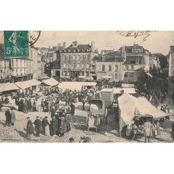 53 MAYENNE. Place du Marché 1911