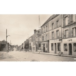 53 PRE-EN-PAIL. Rue Aristide Briand Café Au Relais et Quincaillerie