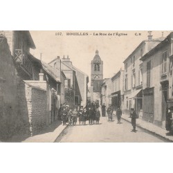 78 HOUILLES. Grosse animation Rue de l'Eglise 1906