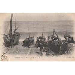 76 ETRETAT. Pêcheurs et Bateaux de Pêche au Perrey 1903