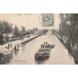 47 AGEN. Transport de tonneaux en Péniche sur le Pont-Canal 1905