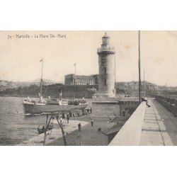 13 MARSEILLE. Le Phare Sainte-Marie et paquebot de pêche