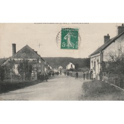 41 SAINT-JEAN-FROIDMENTEL. Avenue de la Gare bien animée 1910