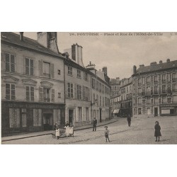 95 PONTOISE. Café et Teinturerie Place et rue Hôtel-de-Ville