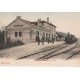 77 CRECY-LA-CHAPELLE. Entrée d'un Train locomotive dans la Gare