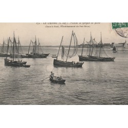 44 LE CROISIC. Flotille de barques de pêche vers 1909