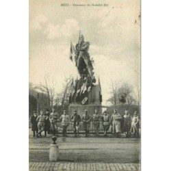 57 METZ. Soldats Poilus au pied du Monument du Maréchal Ney 1923