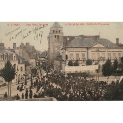 58 COSNE COURS SUR LOIRE. Défilé de Pompiers devant Hôtel de Ville 1907