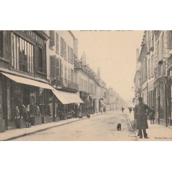 58 COSNE-SUR-LOIRE. Rue de Paris 1910 la Belle Jardinière et montres Lip