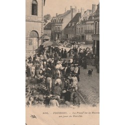 58 PREMERY. Le Marché Place de la Mairie 1912