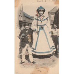 59 DOUAI. Marche des Géants. Binbin 1904 avec Ancien Combattant