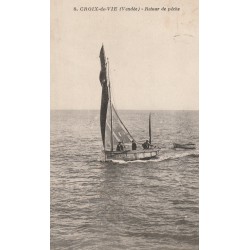 85 CROIX-DE-VIE. Retour de Pêche en barque