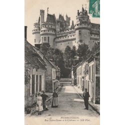 60 PIERREFONDS. Rue Notre-Dame et le Château 1910