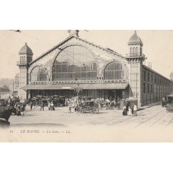 76 LE HAVRE. Fiacres et tramway devant la Gare