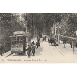 77 FONTAINEBLEAU. Tramways et attelages sur l'Avenue du Chemin de Fer 1914