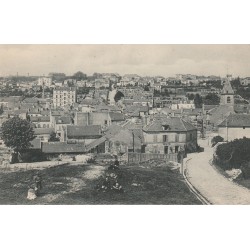 93 BAGNOLET. Vue vers l'Eglise prise de la rue de Montreuil (Lénine)