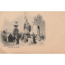 59 DOUAI. Cortège des Géants. Mr et Mm Gayant vers 1900