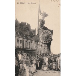 59 DOUAI. Cortège des Géants. Gayant Monsieur 1929