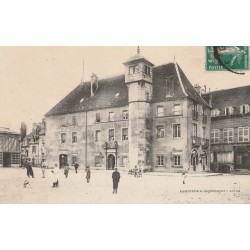 39 DOLE. La Mairie et magasin de Modes