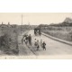 62 CALAIS. Ancienne Route du Casino animée et Enfants sur la Plage Heure du Bain avec cabines roulante