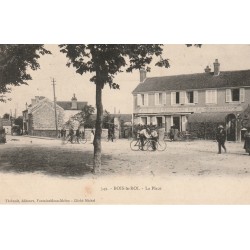 5 Cpa 77 BOIS-LE-ROI. Café Renaissance sur Place, Av de la Gare, Sortie Village, Eglise et Mairie