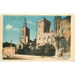 2 Cpa 84 AVIGNON. Palais des Papes, Cathédrale, Pont St-Bénézet et Chapelle