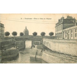 2 Cpa 31 TOULOUSE. Ecluse Dôme Hôpital et Cloitre Augustins du Musée