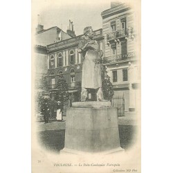 2 Cpa 31 TOULOUSE. Poète-Cordonnier Vestrepain et Square Lafayette vers 1900