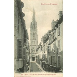 2 Cpa 64 PAU. Eglise St-Martin rue Jeanne-d'Albert et Statue d'Artagnan