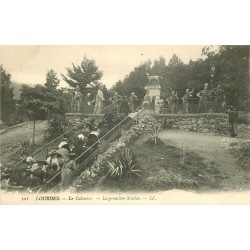 3 Cpa 65 LOURDES. Calvaire première Station, Place Grotte et Piscines