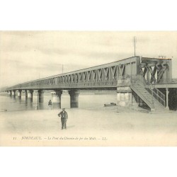 6 Cpa 33 BORDEAUX. Pont Chemin de Fer, Jardin Public, Porte Dijeaux, Monument Gambetta, Pey-Berland et Grosse Cloche