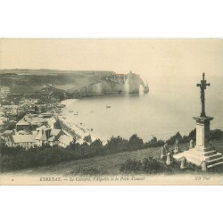 2 cpa 76 ETRETAT. Calvaire, Aiguille Porte d'Amont, Chambre Demoiselles et Plage