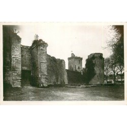 2 photo cpa 77 Château-Fort BLANDY. Donjon, Pont-Levis et Tour des Gardes