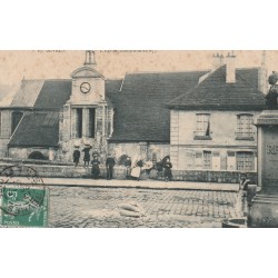 92 SEVRES. Belle animation devant l'Eglise 1909