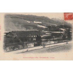 52 COURCELLES. L'Usine avec passage du train et sa locomotive au loin 1907