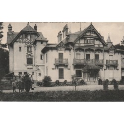 77 PRESLES-EN-BRIE. Le Château avec militaires