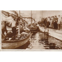 13 MARSEILLE. Arrivée des Pêcheurs de sardines au Vieux Port 1932