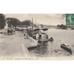 77 MELUN. Le Quai de la Reine Blanche avec Péniche et pêcheur sur barque 1914