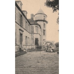 91 MARCOUSSIS. "La Ronce" Cour d'honneur et Tour avec joueurs de croquet 1917