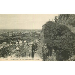 2 x cpa 50 CHERBOURG. Militaires sur les Rampes du Roule et Jardin Public sur Montagne