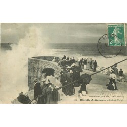 2 Cpa 64 BIARRITZ. Etude de Vagues et vue sur la Ville 1908