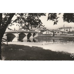 40 DAX. Le Pont sur l'Adour et auto-école Benquet 1960