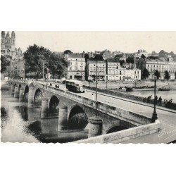 49 ANGERS. Pont sur la Maine, Château et Cathédrale 1951