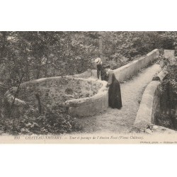 02 CHATEAU-THIERRY. Tour et Passage de l'Ancien Fossé bien animée