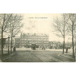 2 Cpa 44 NANTES. Tramway Place de la République et Tours du Château 1917