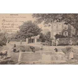 22 PLENEUF-VAL-ANDRE. Lavandières au Lavoir avec vaches et attelage 1905